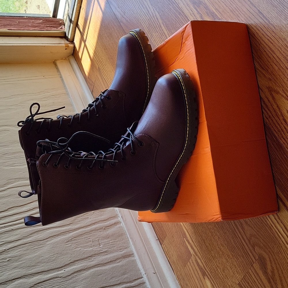 Combat boots burgundy BNWT